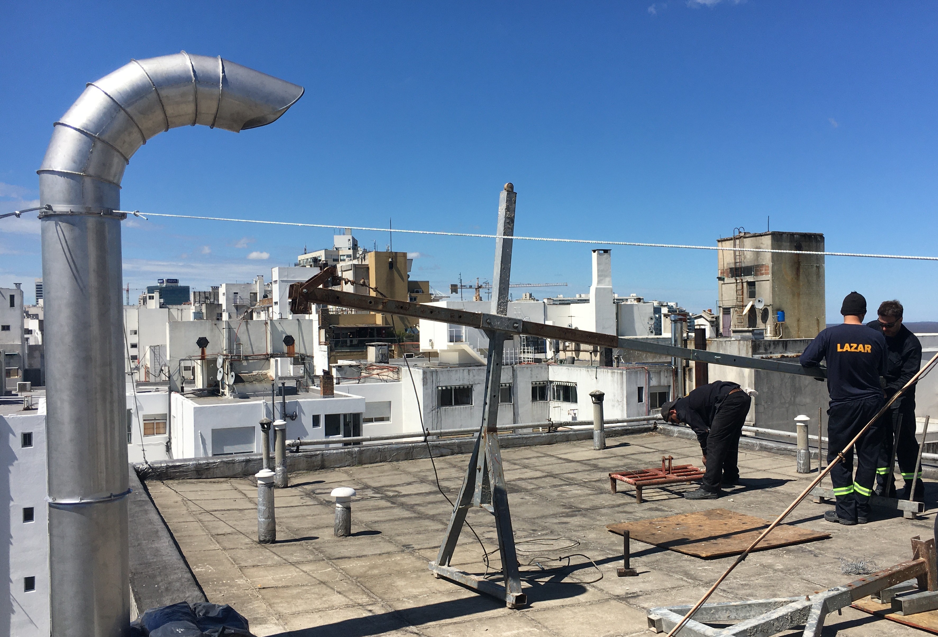 Instalación de ductos en altura