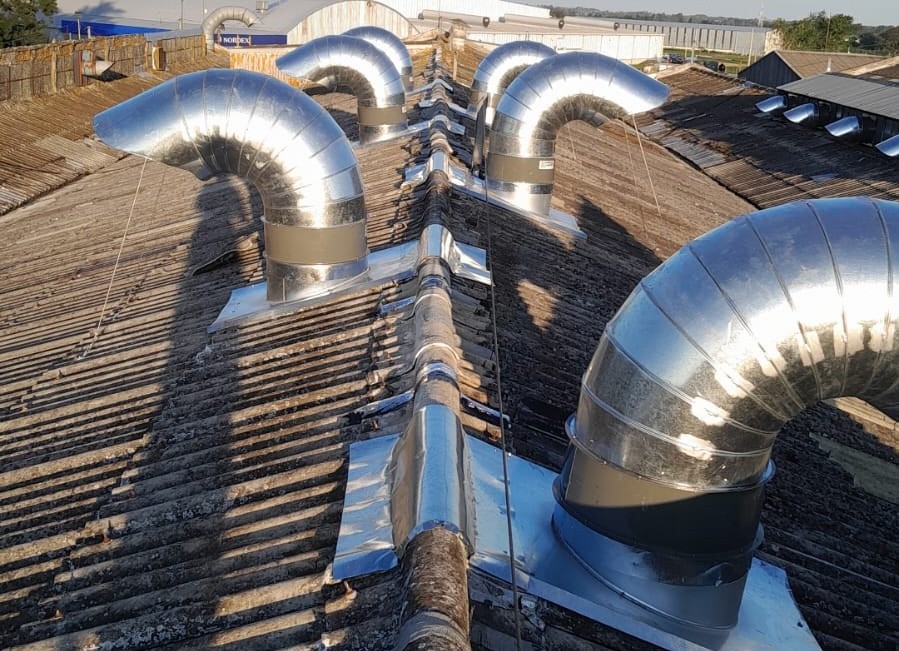 Instalación de ventilación en taller